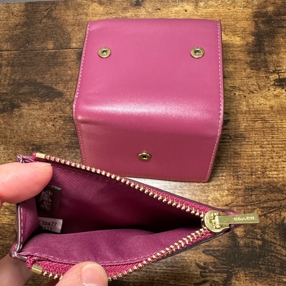 Coach Essential Card Holder Wallet - Picture 6 of 15